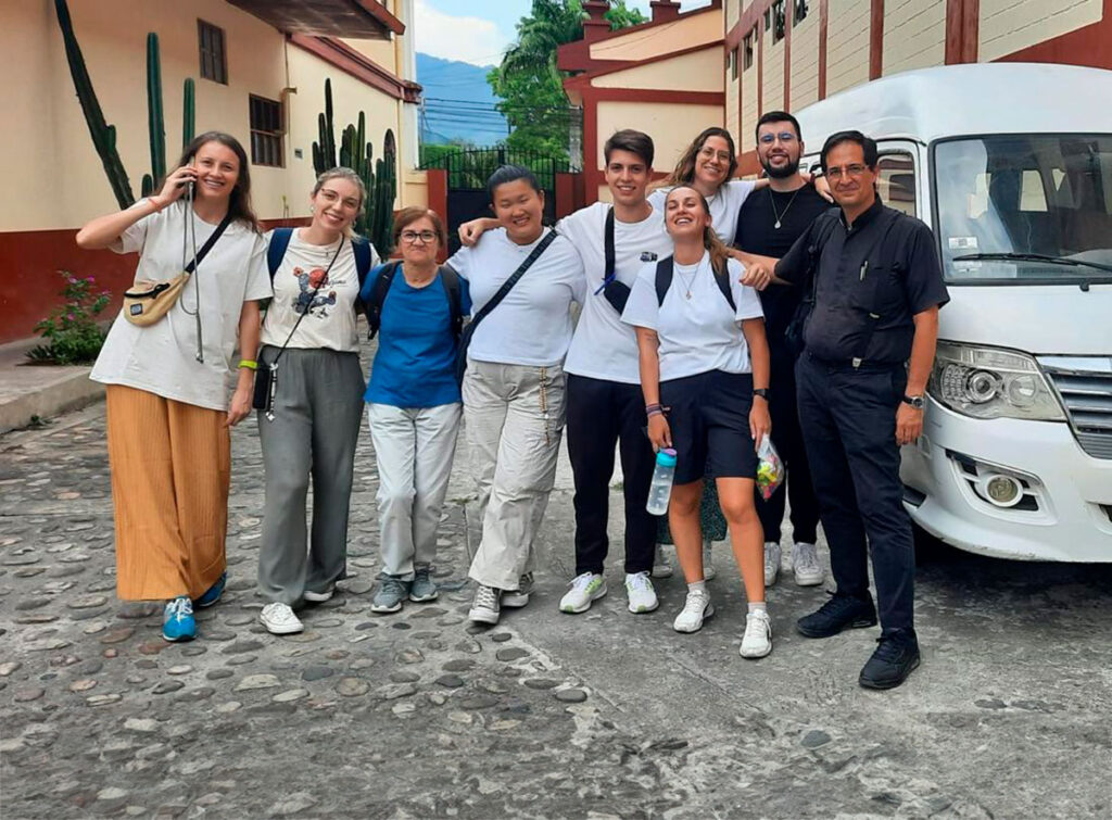 voluntariado para jovenes con sacerdotes en peru